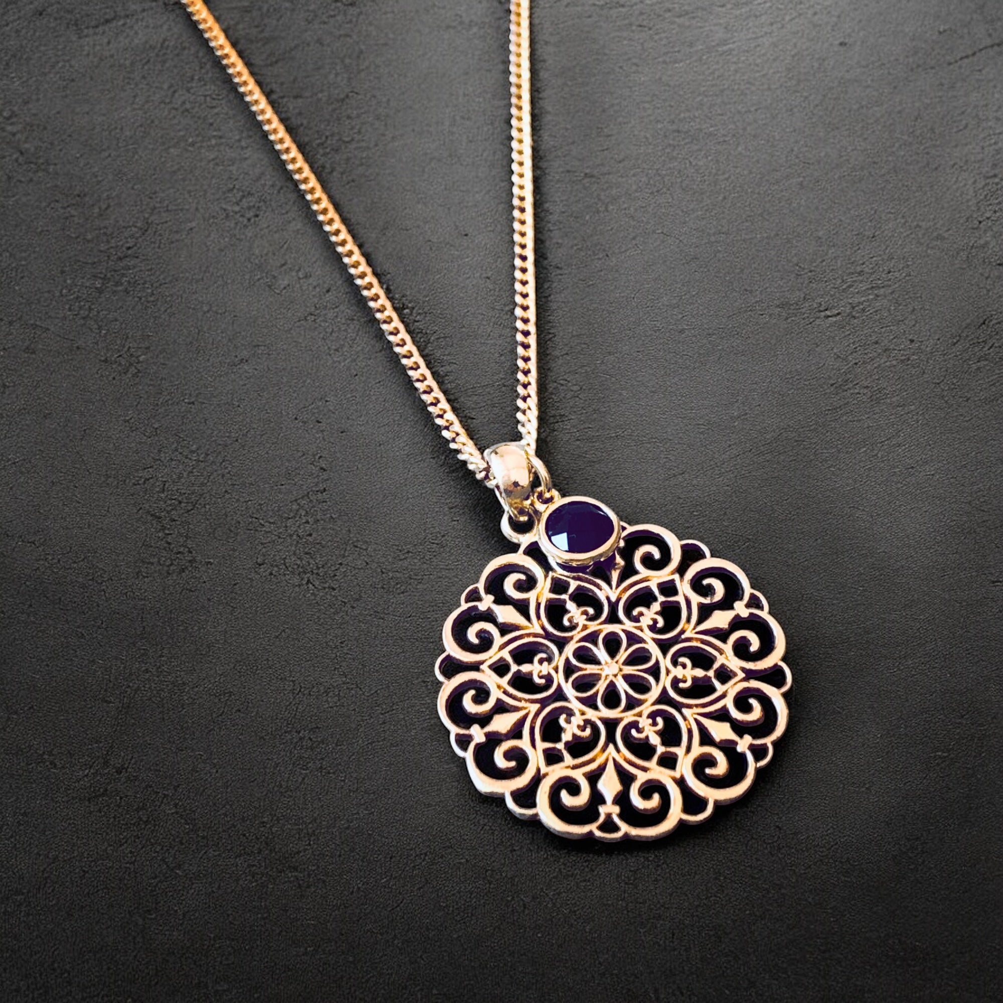 Vergoldete Ornament-Halskette