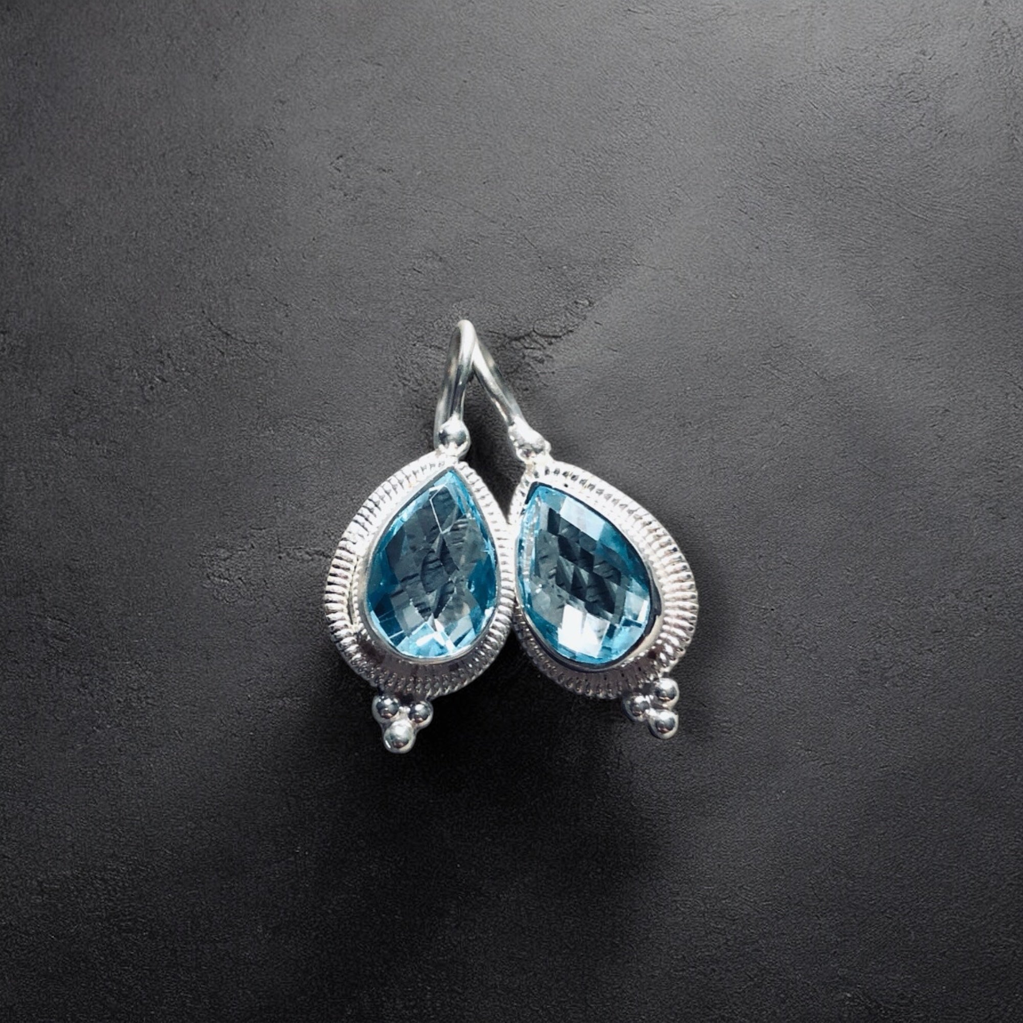 Silber Ohrhänger mit facettiertem Topas