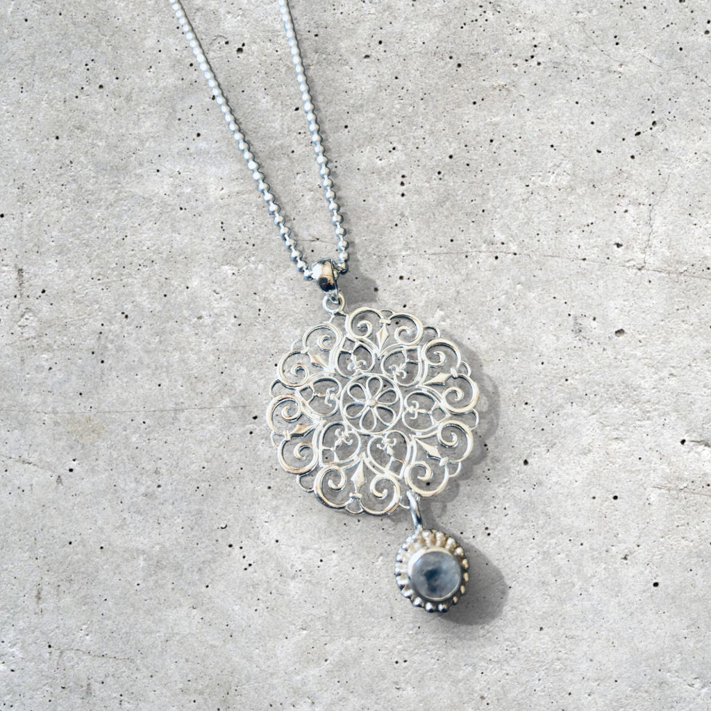 Halskette Boho mit Prenith Anhänger