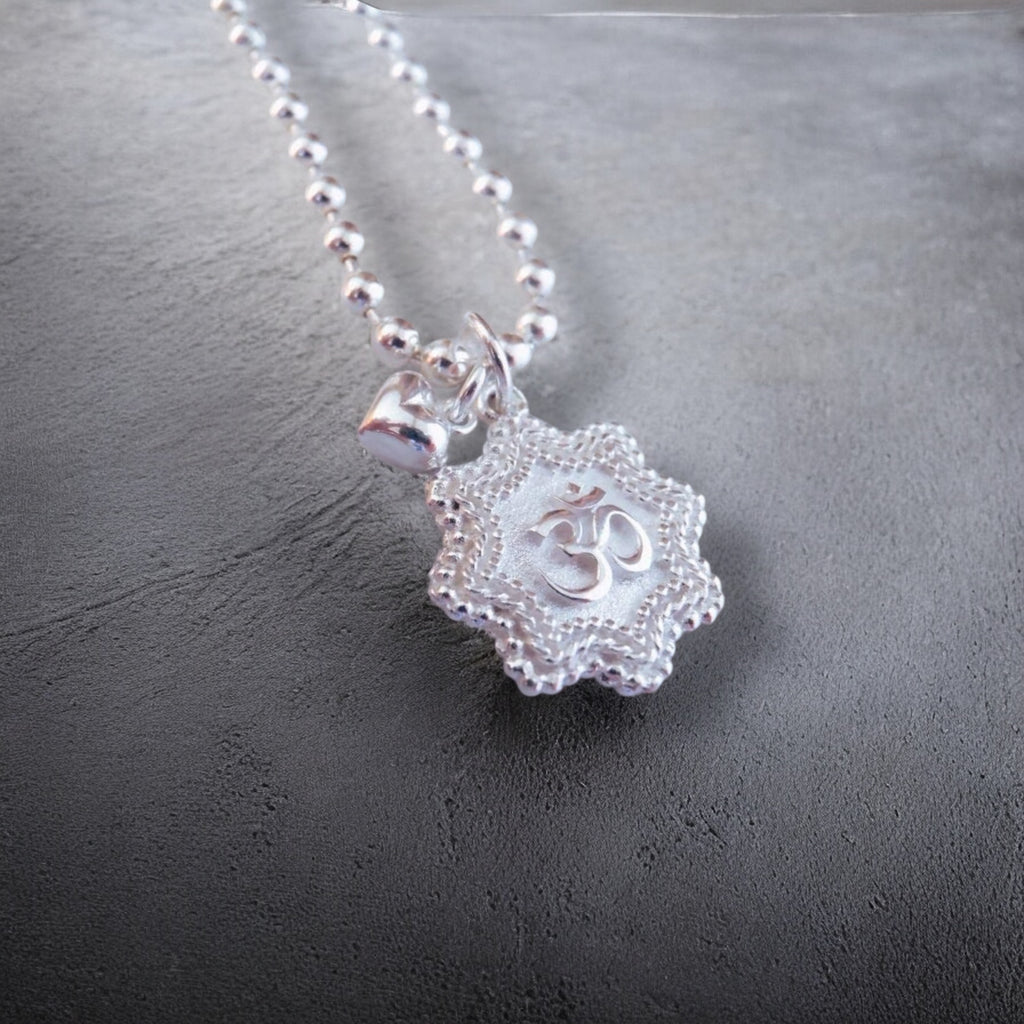 Silber Halskette "OM"