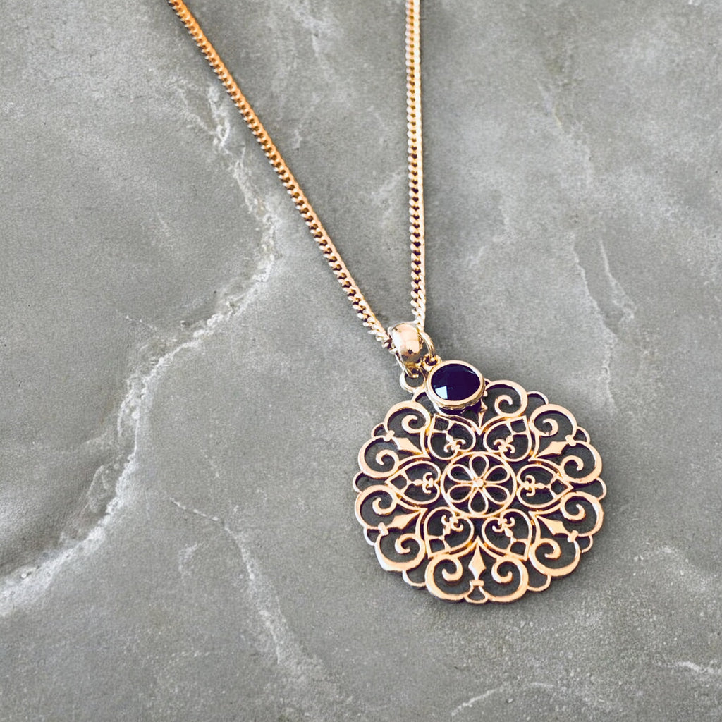 Vergoldete Ornament-Halskette