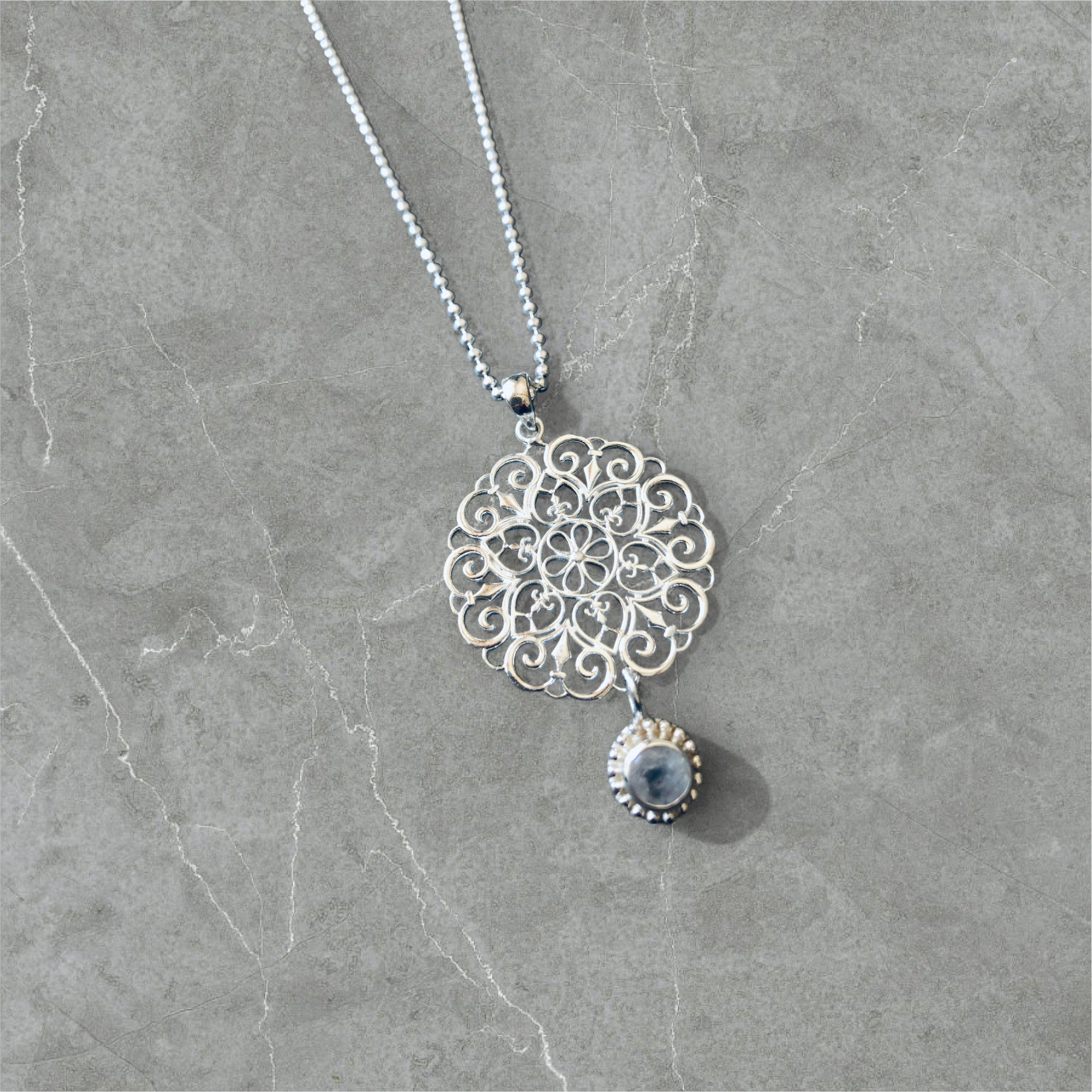 Halskette Boho mit Prenith Anhänger