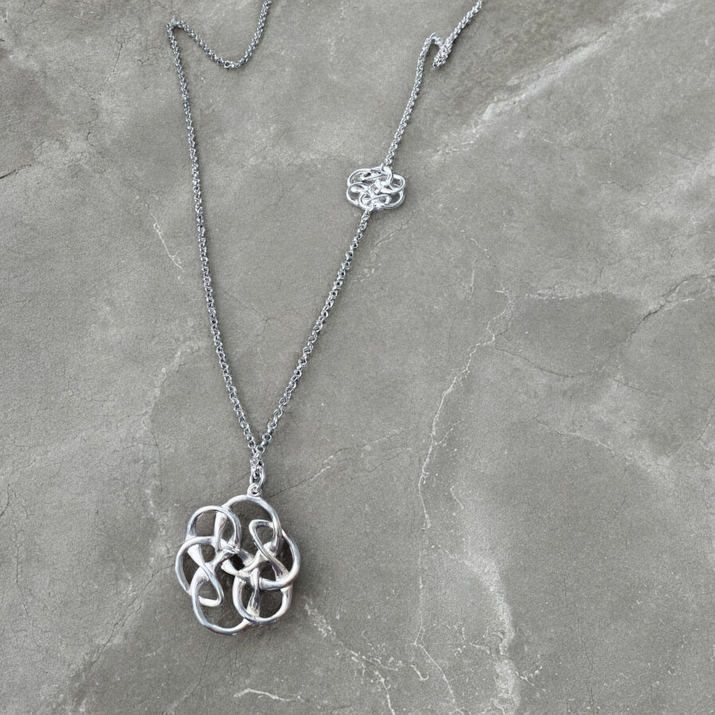 Halskette mit Unendlichem Knoten - Symbol für Verbundenheit & Ewigkeit